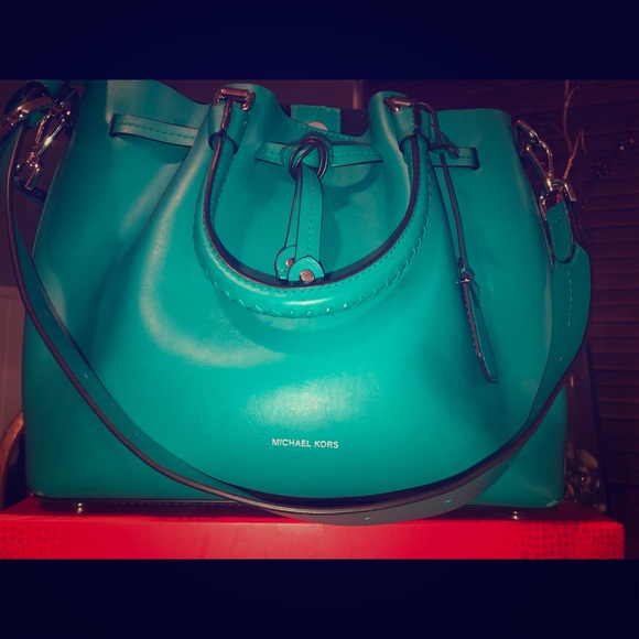 Micheal Kors Turquoise Handbag. - Picture 1 of 2